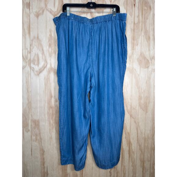 Chico's Chambray Pull-On Crop Pants Stretch Back Waist Front Pockets Flowy - Picture 8 of 9
